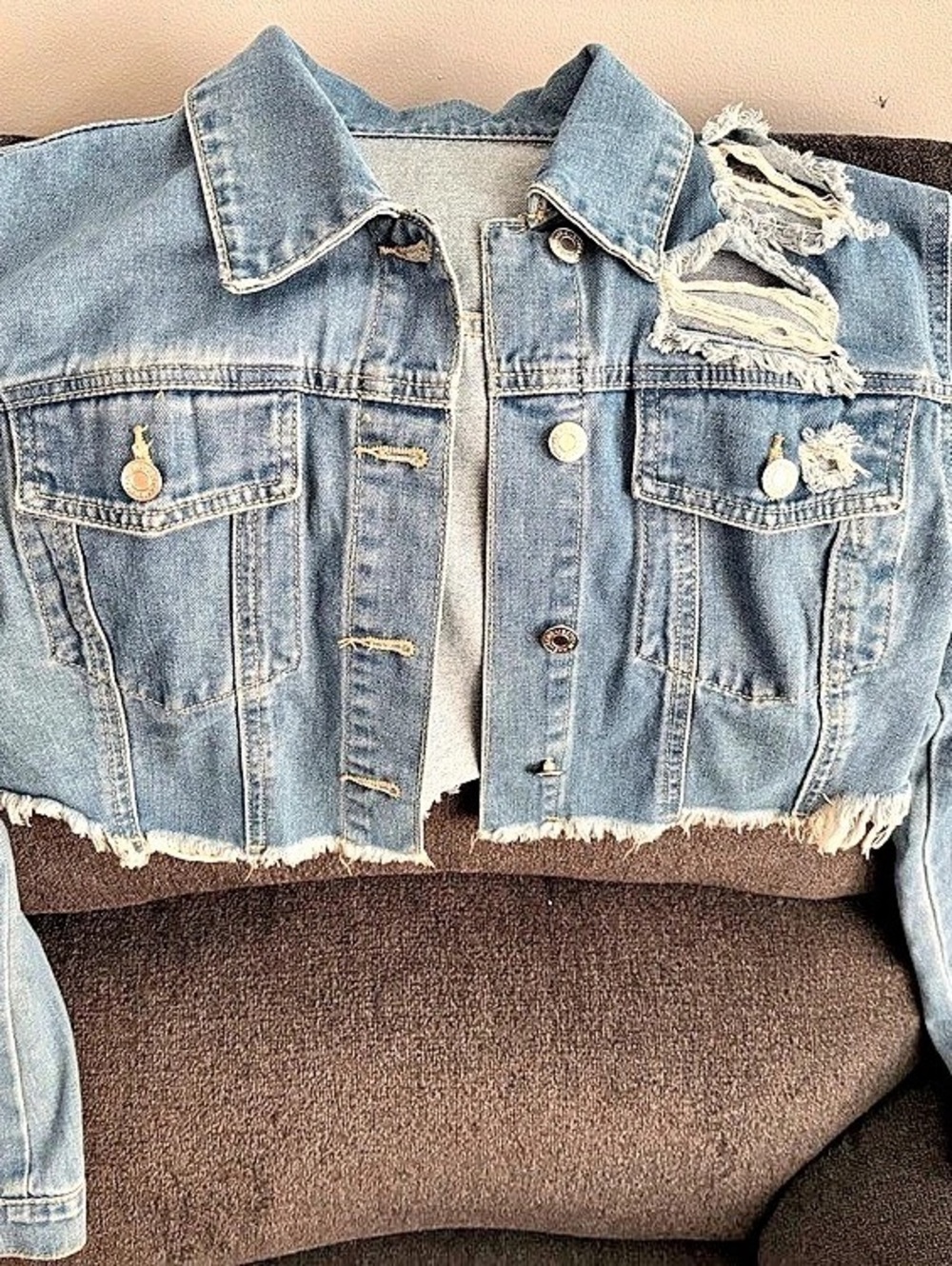 SHEIN SXY Ripped Raw Hem Crop Denim Jacket Blue Small